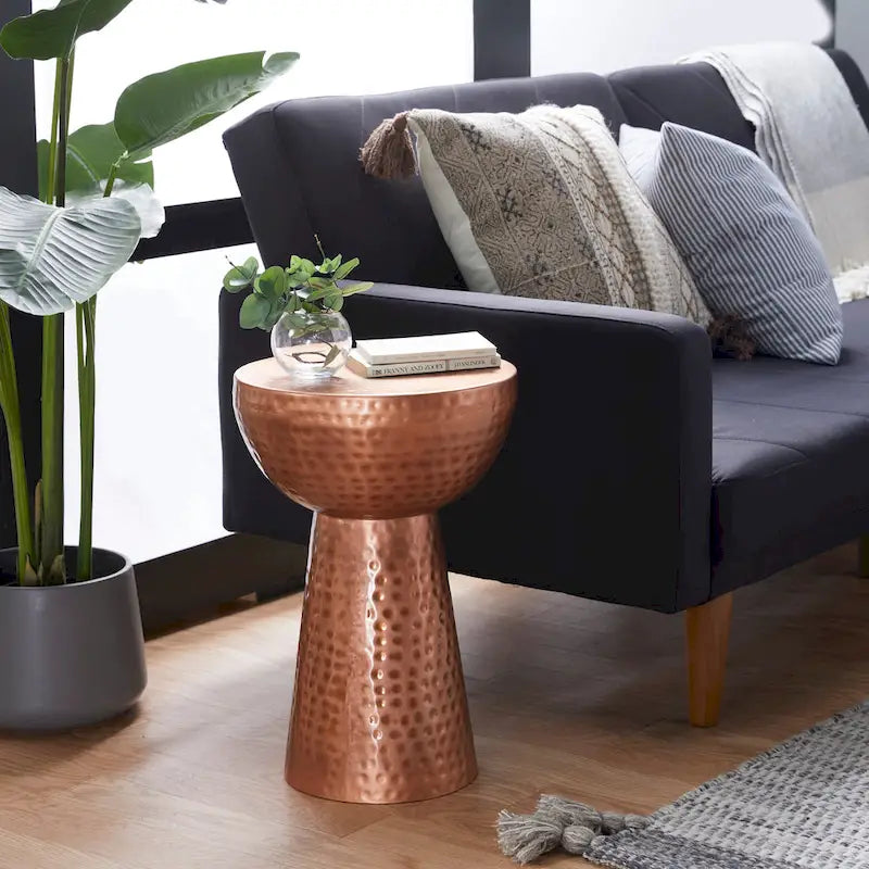 Table d'appoint en métal martelé - bronze ou cuivre