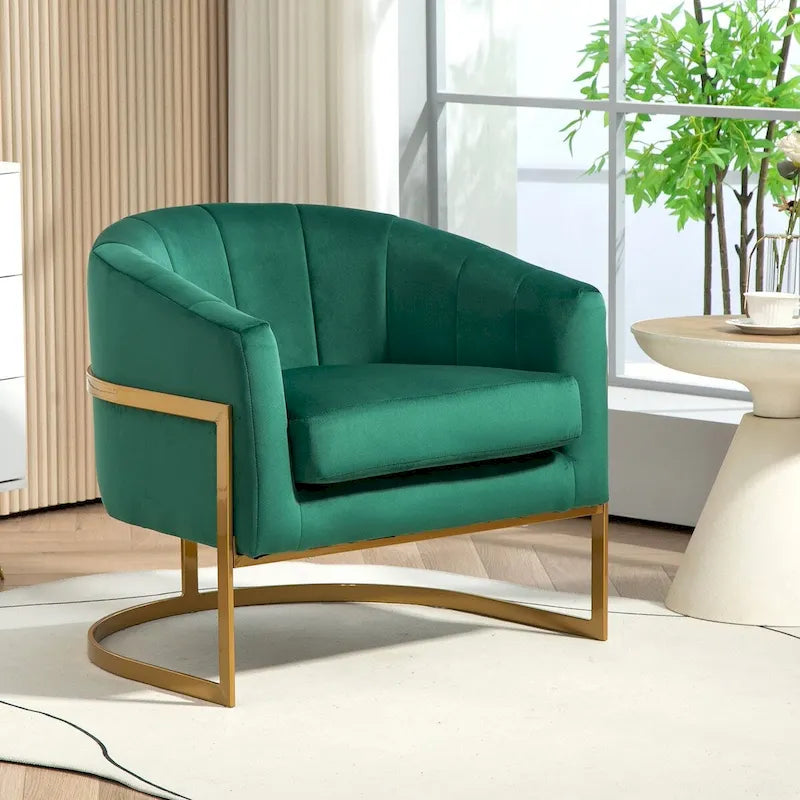Fauteuil moderne en velours avec accents dorés