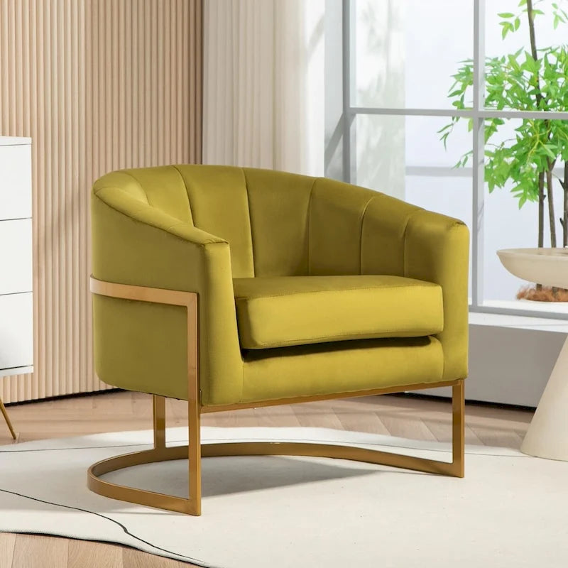 Fauteuil moderne en velours avec accents dorés