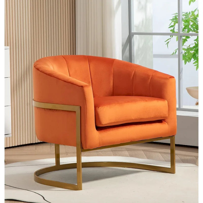 Fauteuil moderne en velours avec accents dorés
