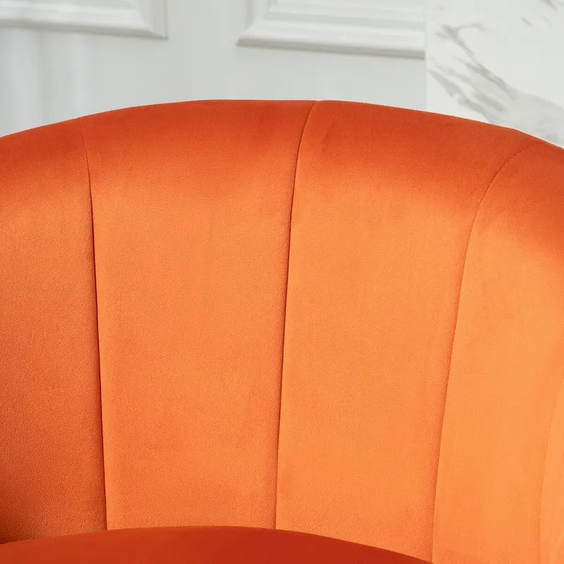 Fauteuil moderne en velours avec accents dorés