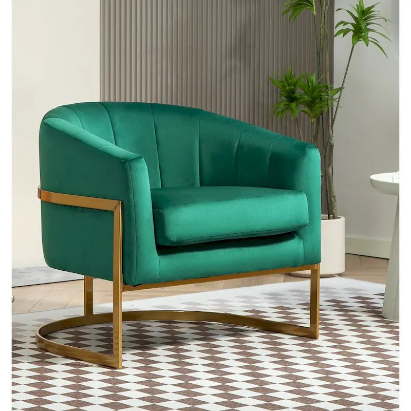 Fauteuil moderne en velours avec accents dorés