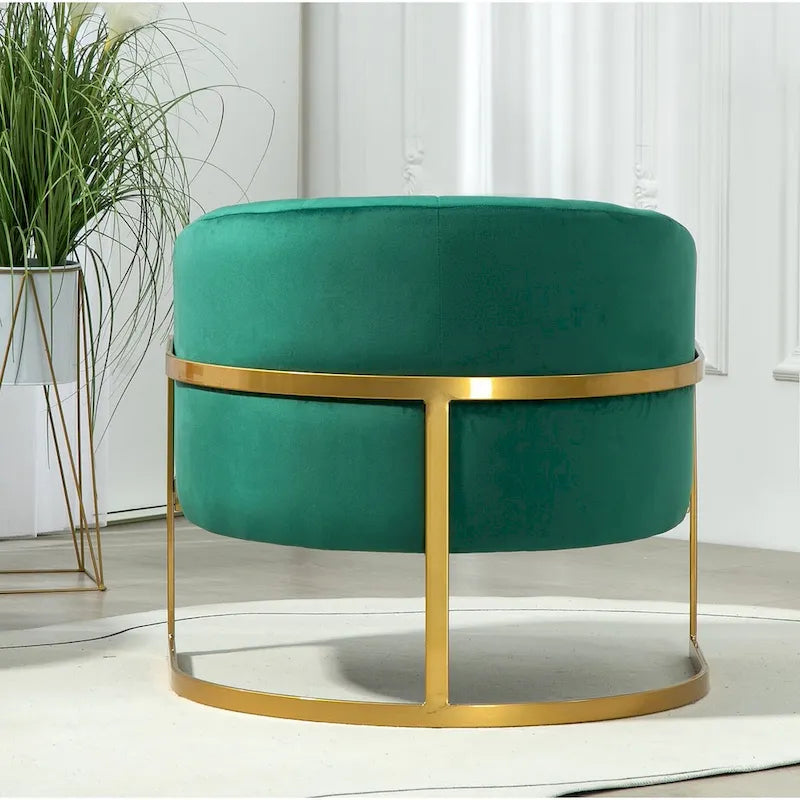 Fauteuil moderne en velours avec accents dorés