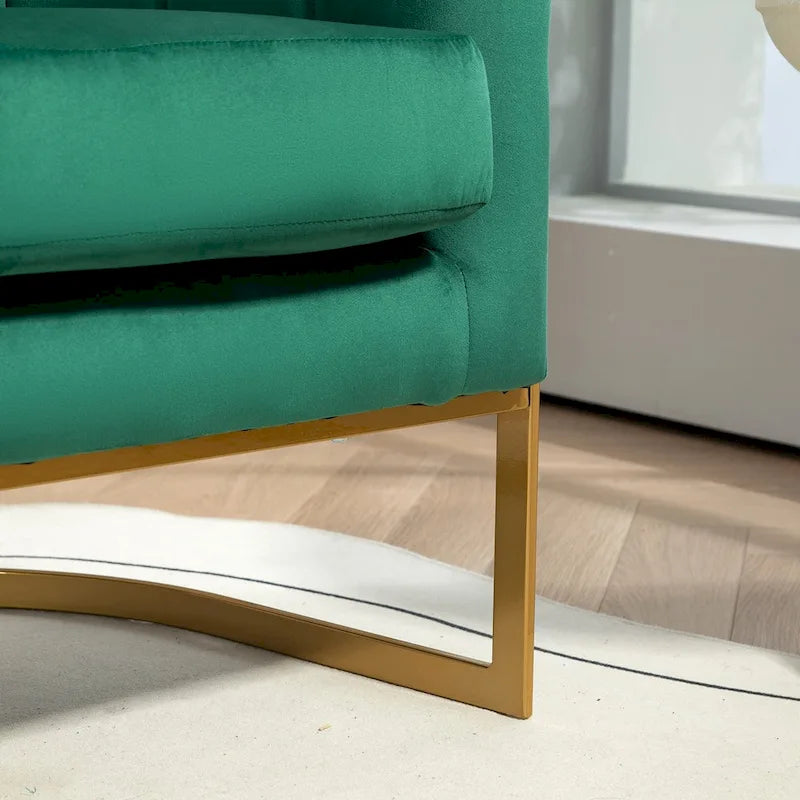 Fauteuil moderne en velours avec accents dorés
