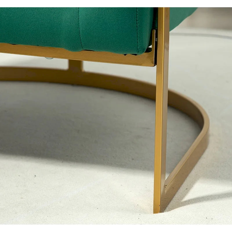 Fauteuil moderne en velours avec accents dorés