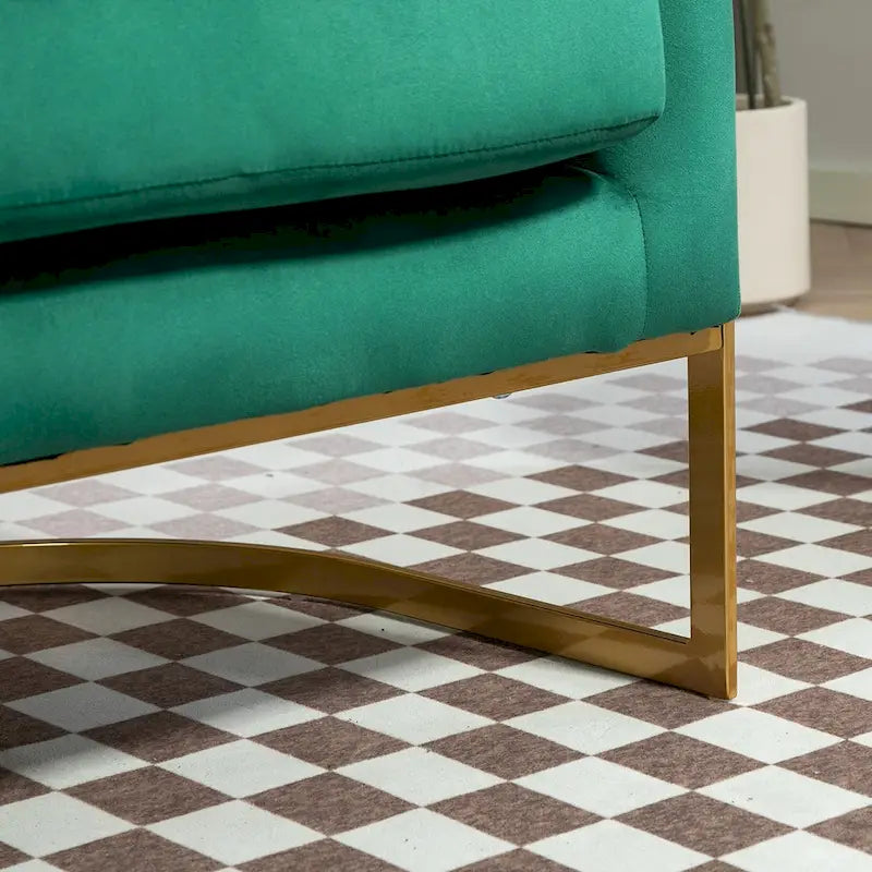 Fauteuil moderne en velours avec accents dorés